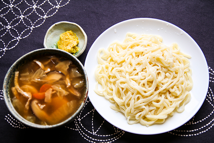 取材の日にふるまってくれた「けんちんうどん」。自家製の柚子胡椒と相性抜群